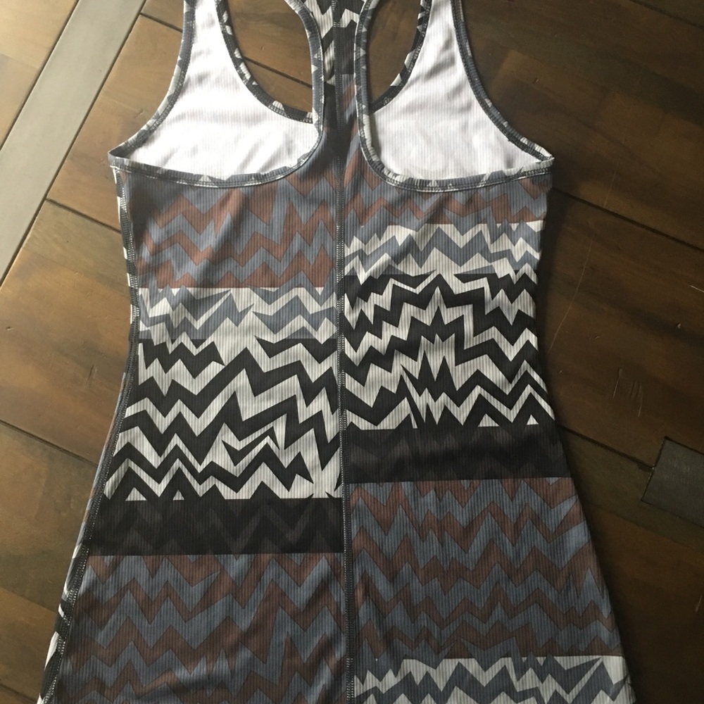 Nike dri fit tank brand new - Picture 3 of 4
